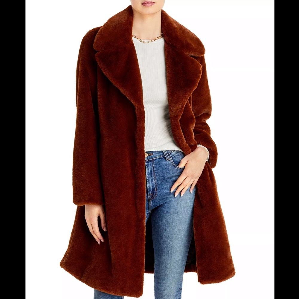 AQUA
Faux-Fur Coat With Wide Lapels
Size M
$50 OBO